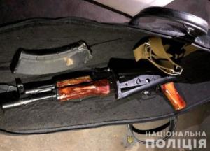 В Днепре мужчина с автоматом ограбил заправку (видео)