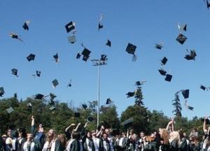 Украинских студентов лишили красных дипломов