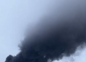 Росіяни вдарили по нафтопроводу неполадік Польщі? У Бродах сильний дим, відмінили школи (відео)