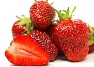 Украинцев предупредили об опасности ранней клубники: как не отравиться