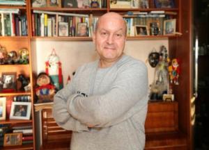 Звезду сериала "Солдаты" жестоко избили в его квартире