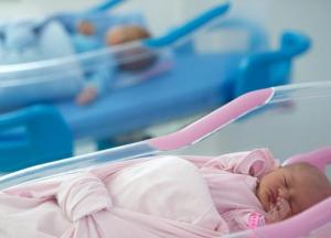 За десять лет рождаемость в Украине упала на 40%