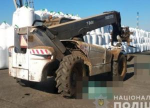 В Одесской области портовый автопогрузчик насмерть переехал двух людей