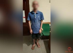 В Днепре привязали скотчем к столбу извращенца, который приставал к детям (фото)