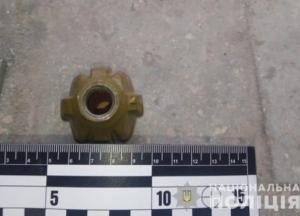 В Харькове мужчина гулял с гранатой на детской площадке (фото)