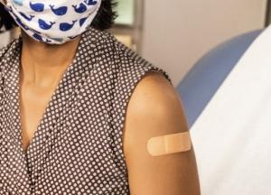 В Минздраве планируют начать вакцинировать от коронавируса в аптеках