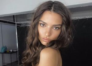 Эмили Ратаковски сделала интимное фото с мужем