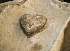 Археологи нашли свинцовую гробницу с "секретом"
