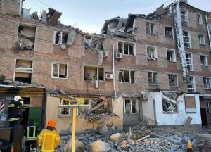 У Кривому Розі російська ракета влучила у житловий будинок: є загиблі і поранені діти (фото)