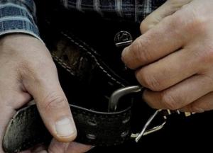 Затащил в лесополосу: 51-летний педофил хотел изнасиловать 11-летнюю девочку