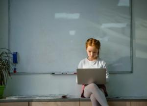 В Киеве учитель отнес в ломбард 19 школьных ноутбуков