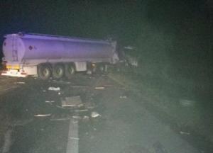 Под Житомиром грузовик врезался в автобус: 9 человек погибли, 11 доставлены в больницу (фото)