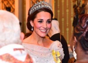 Незапланированный выход в свет: Кейт Миддлтон удивила роскошным платьем от Alexander McQueen