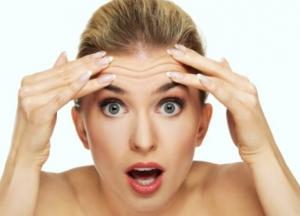 Врачи рассказали, о каких болезнях свидетельствуют морщины на лбу 