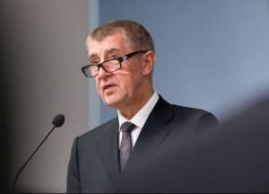 Чехия высылает двух дипломатов России после скандала с угрозами отравления