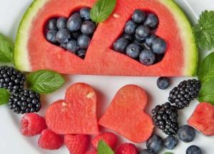 Диетологи назвали продукты, которые снижают тягу к сладкому и соленому