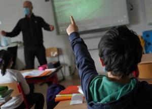 Менее 60%. В МОН рассказали об уровне вакцинации в школах