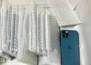 В аэропорту Борисполь таможенники изъяли партию iPhone (фото)