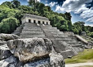 В Мексике из земли возникла 1700-летняя гробница