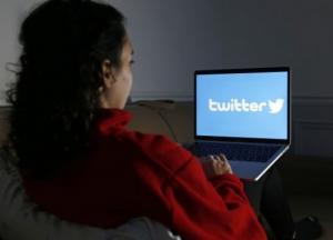 Twitter запустил функцию автоматических субтитров к новым видео