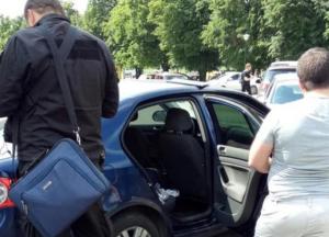 В Харькове на оживленном перекрестке в авто обнаружили труп (фото)