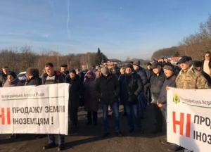 Аграрии перекрыли дороги в 10 областях Украины (видео)