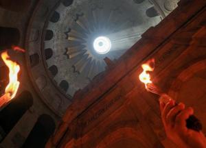 Как в Украину будут завозить благодатный огонь