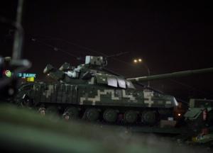 Самолеты, корабли и танки: военные получили десятки единиц техники