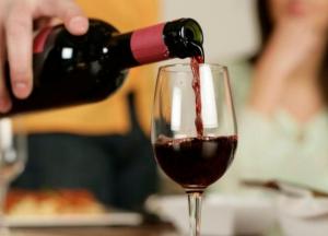 Назван алкоголь, способствующий сохранению молодости