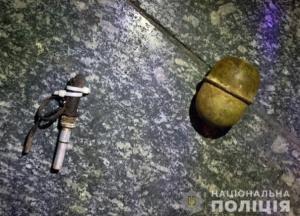 В Киеве после просьбы надеть маску мужчина в супермаркете достал боевую гранату (фото)