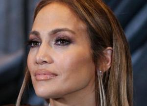 Известная голливудская дива случайно засветила утягивающее белье (фото)