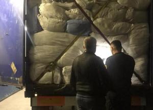 На границе с Польшей задержали контрабанду одежды на 12 миллионов гривен (фото, видео)