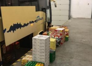 У украинца на таможне изъяли более 2 тыс. упаковок шоколада и чая