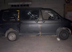 У Луцьку 30 людей нищили та руками трощили авто ТЦК, побили двох військовослужбовців (відео)