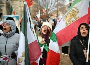 Протести в Ірані стають агресивнішими, українцям рекомендують пошвидше виїжджати (відео)