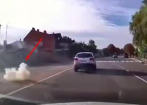 Росіяни скинули на Ніжин невідомі вибухові речовини: відео моменту