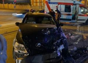 В Одессе "скорая" столкнулась с Lexus и перевернулась: пострадали три человека