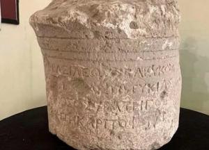 Археологи обнаружили табличку времен Александра Македонского