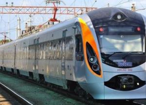 Укрзализныця запускает летние маршруты и обновила меню питания в поездах Интерсити