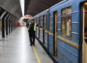 Нельзя попрошайничать, громко включать музыку и заходить голым: утверждены новые правила пребывания в метро Киева