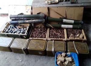 На Донбассе нашли тайник с оружием и боеприпасами