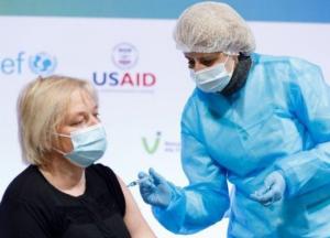 В Киеве открылась онлайн-запись на массовую вакцинацию в МВЦ на 24-27 июня