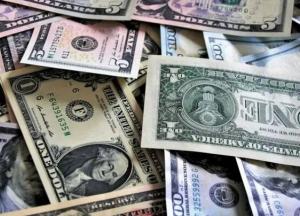 В апреле украинцы побили 4-летний рекорд по продаже валюты