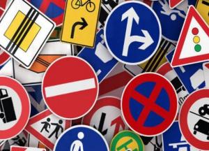 В Украине вступили в силу изменения в ПДД