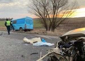 На Днепропетровщине произошло тройное ДТП: есть погибший и травмированные (фото)