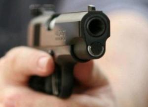 В Киеве мужчина угрожал пистолетом пассажирам маршрутки