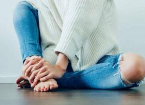 Медики назвали пять основных причин боли в коленях