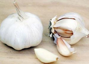 Медики рассказали, чем опасен чеснок для здоровья