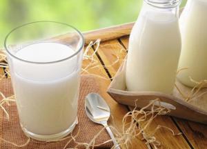 Ученые рассказали о вреде парного молока