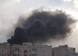 В Киеве горит СТО (фото)
